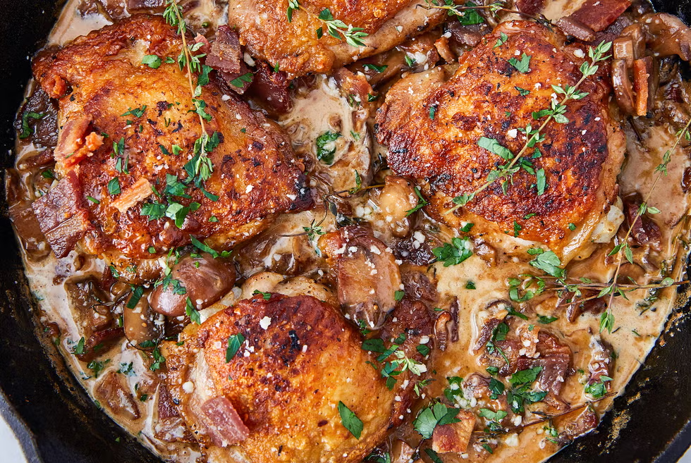 Bacon Chicken Thighs With Garlic Cream Sauce